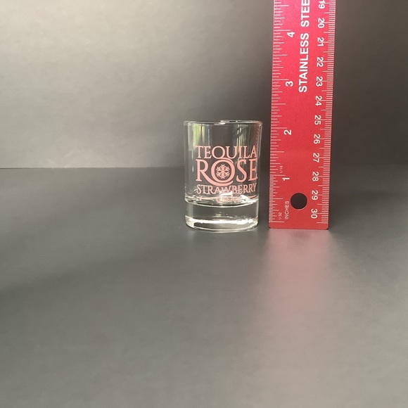 2 New TEQUILA ROSE Limited Edition Strawberry Cream Highball/Short Shot Glasses - Picture 4 of 5